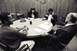 Reunião entre bancários e diretoria do BCN (Local desconhecido, 1986). Crédito: Vera Jursys