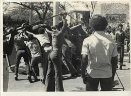Manifestação dos trabalhadores da contrução civil em greve ([Belo Horizonte-MG?], ago. 1979). / C...