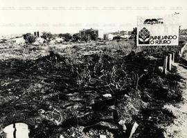 Grupo de empreendimento imobiliário Maguefa adquire terreno da prefeitura em negócio contestado pela oposição (Porto Alegre-RS, fev. 1979). / Crédito: Beto Mattoso.