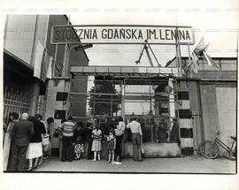 Trabalhadores em greve (Gdansk-Polônia, 18 out. 1980). / Crédito: Marc Bulka/Gamma.