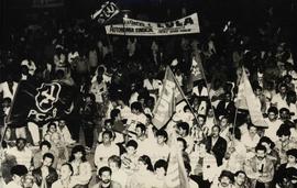 Comício da candidatura “Lula Presidente” (PT) nas eleições de 1989 (Santos-SP, 14 jul. 1989). / C...