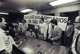 Reintegração da Diretoria do Sindicato dos Empregados em Estabelecimentos Bancários do Estado de São Paulo (São Paulo-SP, 1984). Crédito: Vera Jursys