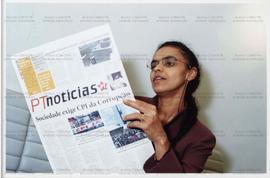 Divulgação do jornal PT Notícias, na sede do Diretório Nacional do PT (São Paulo-SP, Data desconhecida). / Crédito: Autoria desconhecida