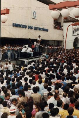 Passeata dos eletricitários em greve (São Paulo-SP, Data desconhecida). / Crédito: Autoria desconhecida.
