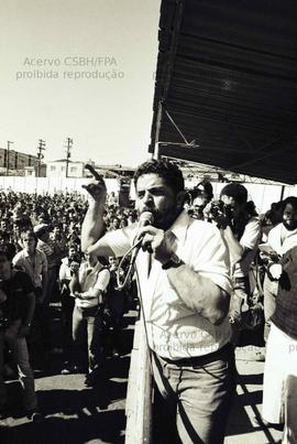 [Ato do 1º de Maio, Dia do Trabalhador, na Vila Euclides?] (São Bernardo do Campo-SP, 01 mai. 1992). Crédito: Vera Jursys