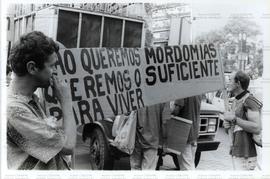 Ato do povo de rua na Praça da República e no Largo São Bento (São Paulo-SP, 1993). / Crédito: Ro...