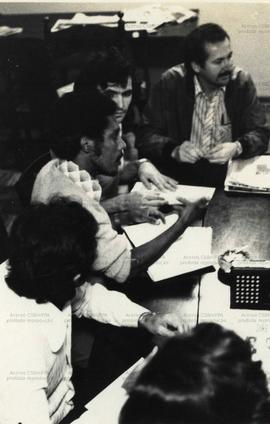 Mesa redonda com membros da Oposição Metalúrgica de São Paulo, da Chapa 3 ([São Paulo-SP?], 6 jul. 1978). / Crédito: Autoria desconhecida