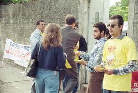 Protesto da campanha contra demissões realizado por bancários em agência Bradesco na Cidade de De...