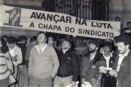 Ato dos servidores da Sabesp, na Praça Ramos (São Paulo-SP, 27 set. 1990). Crédito: Vera Jursys