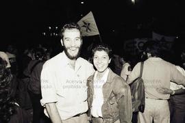 Festa da vitória realizada pelo PT na Av. Paulista nas eleições de 1988 (São Paulo-SP, 1988). Cré...