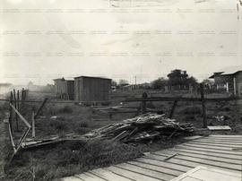 [Ocupação de terreno por famílias sem moradia na Vila Caiu do Céu (Porto Alegre-RS, fev. 1979).] / Crédito: Autoria desconhecida.