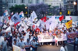 Passeata das mulheres em apoio à candidatura “Marta Governadora” (PT) nas eleições de 1998 [Dia Lilás] (São Paulo-SP, 18 set. 1998). / Crédito: Alexandre Machado
