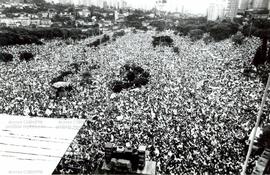 Comício na praça Charles Muller promovido pela candidatura “Lula Presidente” (PT) nas eleições de 1989 (São Paulo-SP, 10 dez. 1989). / Crédito: Paulo Torraca