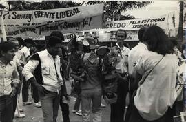 Comício pela Diretas realizado na Praça da Sé (São Paulo-SP, [1984?]). / Crédito: Ubirajara Dettmar/Agência Folhas