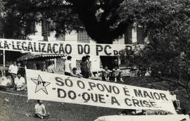 Ato pelas &quot;Diretas Já&quot; realizado em frente ao estádio do Pacaembu (São Paulo-SP, 27 nov. 1983).  / Crédito: Munir.