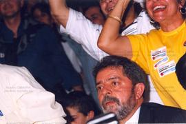 Transmissão de partida da seleção brasileira na Copa do Mundo de futebol, promovida pela candidatura “Lula Presidente” (PT) na quadra do Sindicato dos Bancários nas eleições (1998) (São Paulo-SP, 1998). / Crédito: Roberto Parizotti