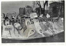Protesto contra a intervenção dos EUA e Honduras em El Salvador (México, 1982). / Crédito: Jesus Carlos.
