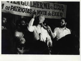 Ato em homenagem à volta dos exilados políticos ao Brasil realizado na sede do Sindicato dos Euroviários de São Paulo (São Paulo-SP, [1979]). / Crédito: Jesus Carlos.