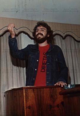 Retrato de Antônio Carlos Cordeiro em evento não identificado (São Paulo, mai. 1984). / Crédito: Autoria desconhecida.
