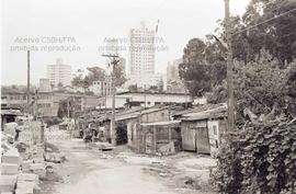 Favela [de Heliópolis, no bairro do Morumbi?] (São Paulo-SP, [1989?]). Crédito: Vera Jursys