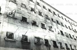 Vista de carcerários na Penitenciária Carandiru (São Paulo-SP, 1989). / Crédito: Roberto Parizotti