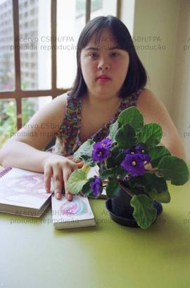 Retratos para a campanha “Mães da Síndrome de Down”, promovida pelos bancários ([São Paulo-SP?], 1997). Crédito: Vera Jursys