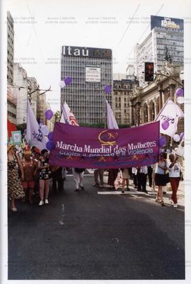 Caminhada da Marcha Mundial das Mulheres em apoio à Campanha Marta Suplicy Prefeita nas eleições de 2000 (São Paulo-SP, 2000). / Crédito: Autoria desconhecida
