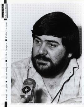 Entrevista coletiva a imprensa de Afanásio Jazadji nos estúdios da Rádio Capital (São Paulo-SP, 19 nov. 1986). / Crédito: Roberto Fautino/Folha Imagem.