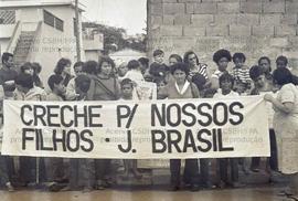 Ato por creches realizado por movimentos comunitários e pelo PT no bairro do Jardim Brasil (São Paulo-SP, data desconhecida). Crédito: Vera Jursys