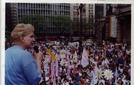 Ato da campanha da candidatura &quot;Marta Prefeita&quot; (PT) nas eleições de 2000 (São Paulo-SP, 2000). / Crédito: Cesar Hideiti Ogata