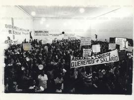 Assembleia contra a carestia organizada pelo Movimento Custo de Vida na zona sul (São Paulo-SP, 29 out. 1978). / Crédito: J. E. Raduan.