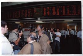 Visita de José Genoino (PT) à Bolsa de Valores de São Paulo (Bovespa) nas eleições de 2002 (São Paulo-SP, [ago?] 2002) / Crédito: Autoria desconhecida