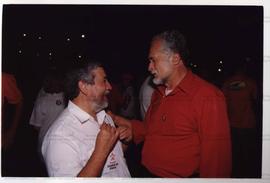 Comício da Vitória da candidatura &quot;Genoino Governador&quot; (PT) nas eleições de 2002 ([São Paulo-SP], 2002) / Crédito: Cesar Hideiti Ogata