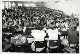 Assembleia dos professores em greve (Londrina-PR, 1978). / Crédito: Nelson Saldanha.