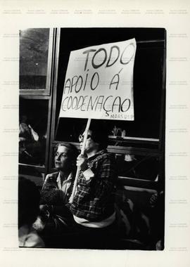 Assembleia dos funcionários da USP em greve, organizada pela Asusp, realizada no prédio da velha reitoria (São Paulo-SP, 6 mar. 1979). / Crédito: Ennio Brauns Filho.
