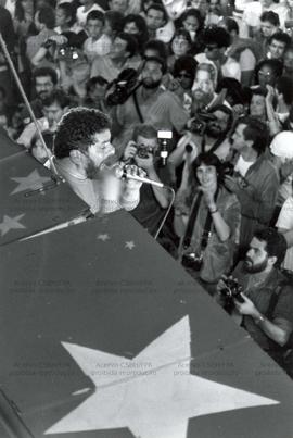 Comício da candidatura “Lula Presidente” (PT) nas eleições de 1989 (São Paulo-SP, 29 out. 1989). / Crédito: Paula Simas