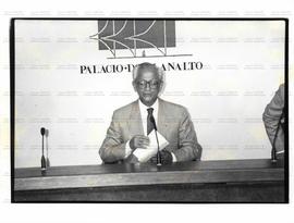 Retrato de Marcos Coimbra, ministro chefe do Gabinete Civil, no Palácio do Planalto (Brasília-DF,...