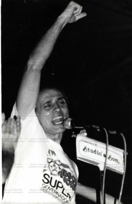Comício da candidatura “Suplicy Governador” (PT), realizado na Praça da República nas eleições de 1986 (São Paulo, 1986). / Crédito: Carlos Fernando C. Santos.