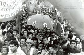 Comício da candidatura “Lula Presidente” (PT) na praça da Sé nas eleições de 1989 (São Paulo-SP, 17 set. 1989). / Crédito: Anselmo Picardi
