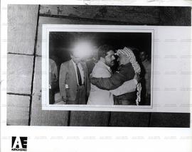 Encontro de Lula com Yasser Arafat ([Trípoli?]-Líbano, 5 nov. 1991). / Crédito: Célio Jr./Agência Estado.