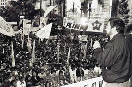 Comício de arrancada da candidatura “Plínio governador” (PT), na Praça da Sé, nas eleições de 1990 (São Paulo-SP, 05 ago. 1990). Crédito: Vera Jursys