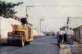 Recapeamento da rua José Salmen pela Prefeitura de Agudos (SP) na gestão do PT (Agudos-SP, Data desconhecida).  / Crédito: Bete Nicos