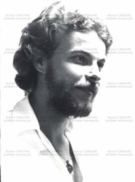 Retrato de Américo Antunes, candidato a deputado estadual pelo PT-MG nas eleições de 1982 ([Minas Gerais, 1982?]). / Crédito: Autoria desconhecida.