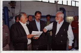 Visita de José Genoino (PT) a empresa não identificada nas eleições de 2002 (São Paulo, 2002) / Crédito: Cesar Hideiti Ogata