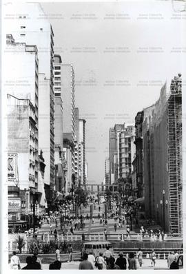 Vista do Boulevard São João (São Paulo-SP, jan. 1992). / Crédito: João Bittar/Angular.