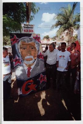 Visita de José Genoino a Casa de Cultura Santa Tereza nas eleições de 2002 ([Embu das Artes-SP?],...