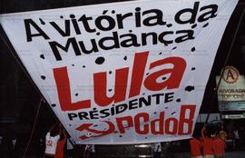 Festa da vitória da candidatura &quot;Lula Presidente&quot; (PT) na avenida Paulista (São Paulo-SP, 27 out 2002) / Crédito: Autoria desconhecida