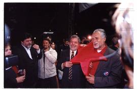 Atividade da candidatura “Genoino Governador” (PT) nas eleições de 2002 (São Paulo-SP, 2002) / Cr...