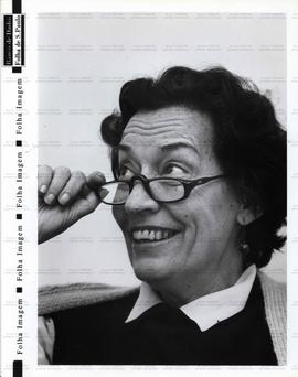 Retrato da economista Maria Conceição Tavares (Local desconhecido, 20 dez. 1989 a 19 abr. 1994). / Crédito: Vidal Cavalcante/Folha Imagem.