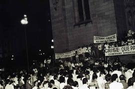 Ato contra a dívida externa organizado pela Comissão Pró-CUT, na Praça da Sé (São Paulo-SP, 1981). Crédito: Vera Jursys